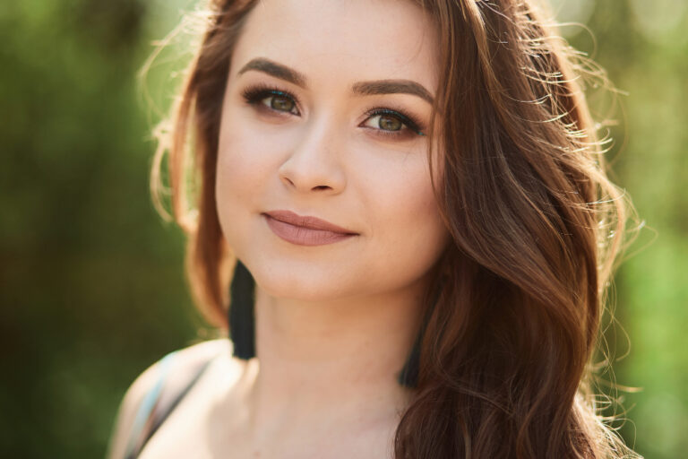 A szemöldök az arc kerete