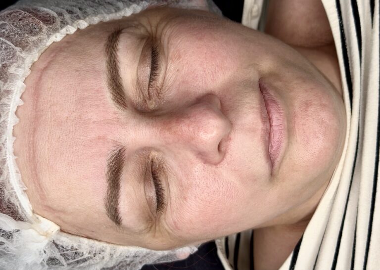 szemöldök tetoválás