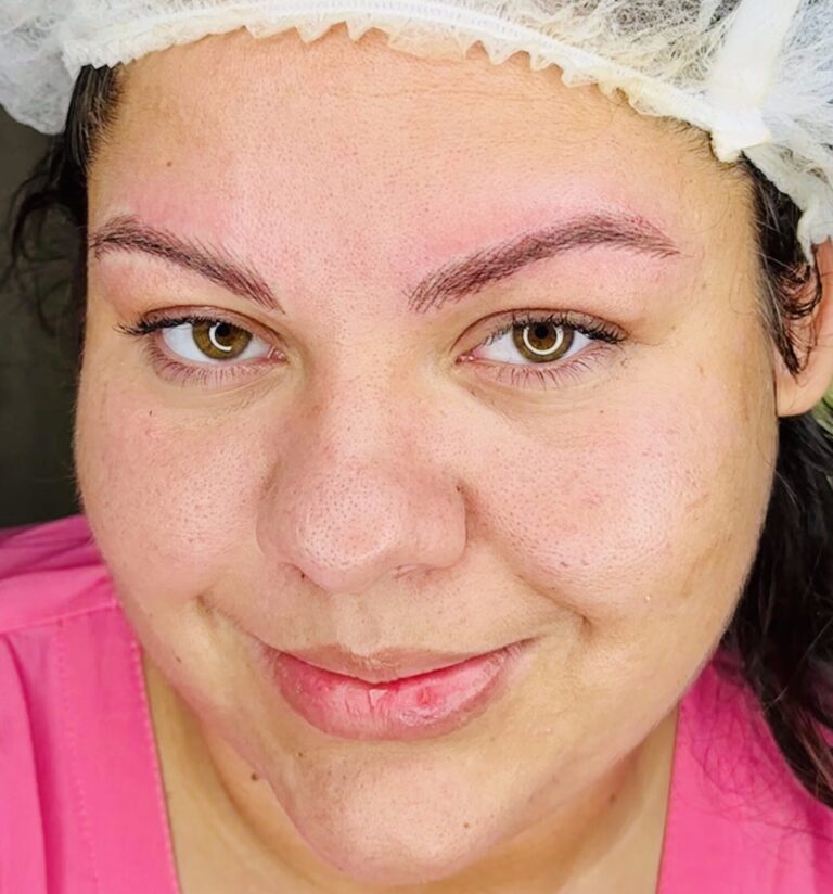 szemöldök tetoválás