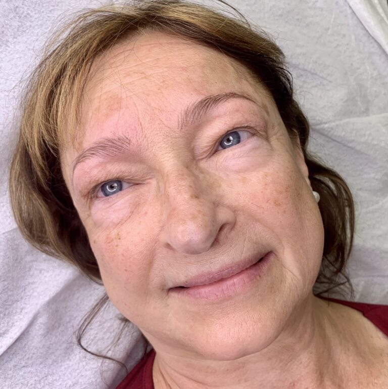 szemöldök tetoválás